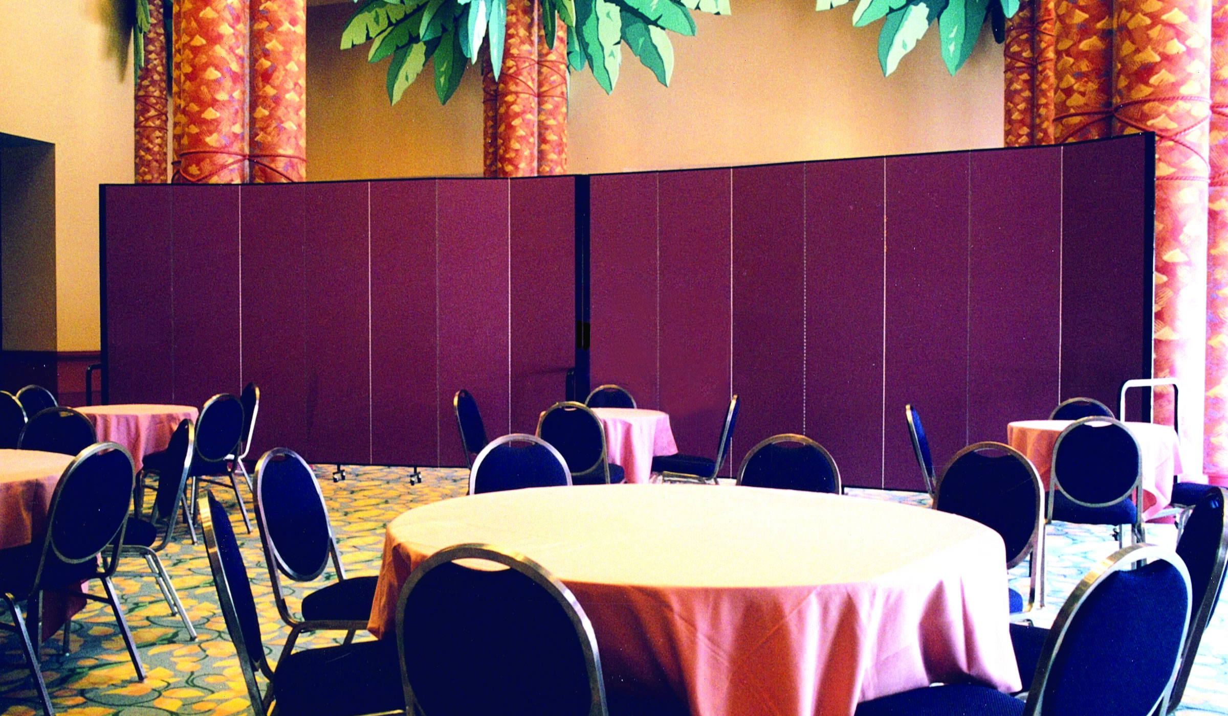 Restaurant Room Dividers • Screenflex Portable Room Dividers
