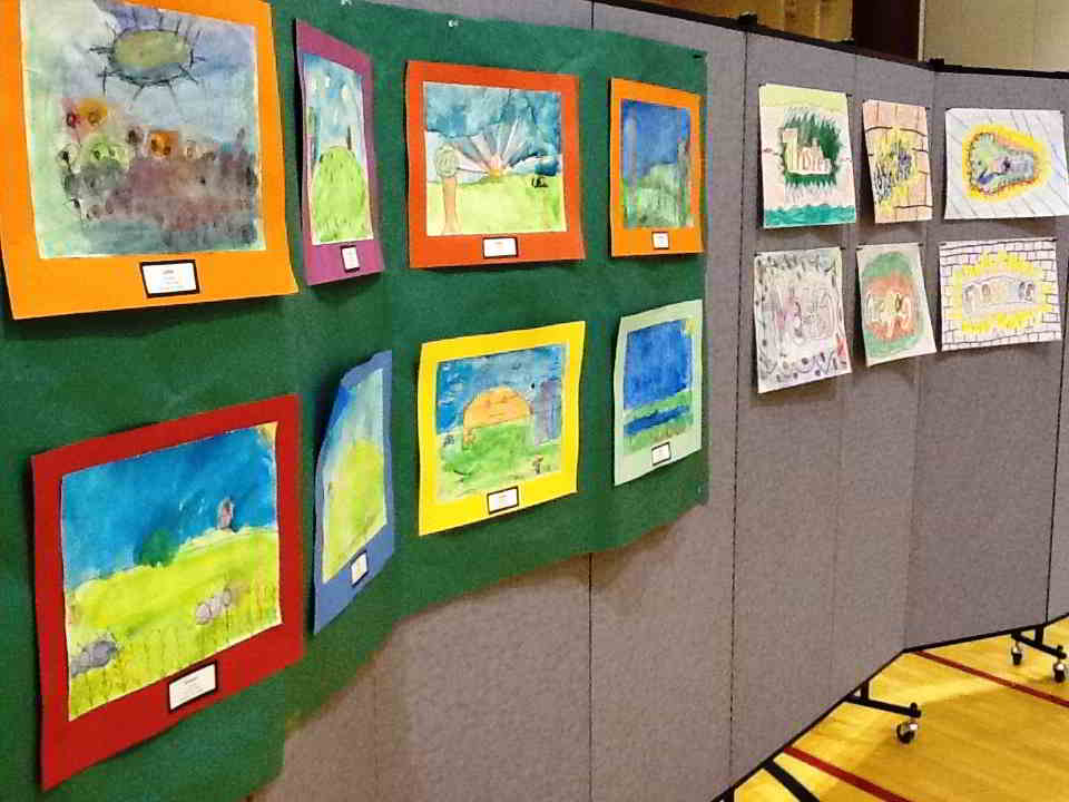 Creative Ways To Display Student Artwork - Screenflex