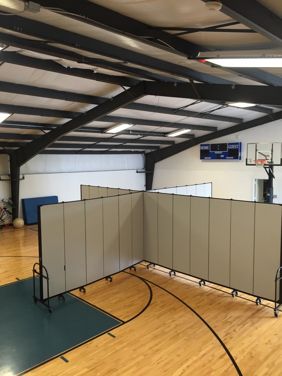 Find The Best Way To Divide A Large Room Screenflex Two Room Dividers Are Connected To Create 4 Rooms In A Gym