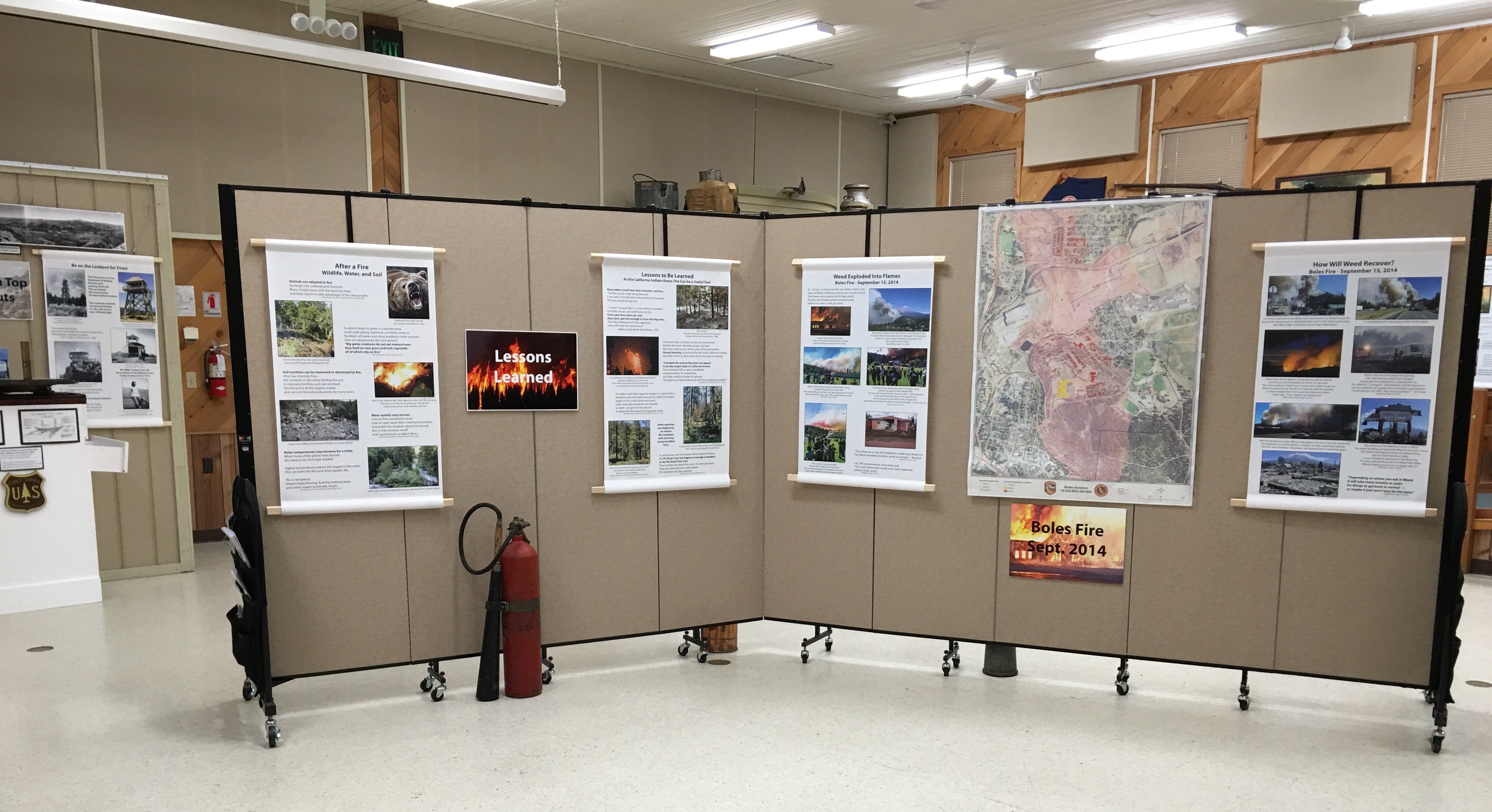 Flexible Museum Displays - Screenflex Portable Room Dividers