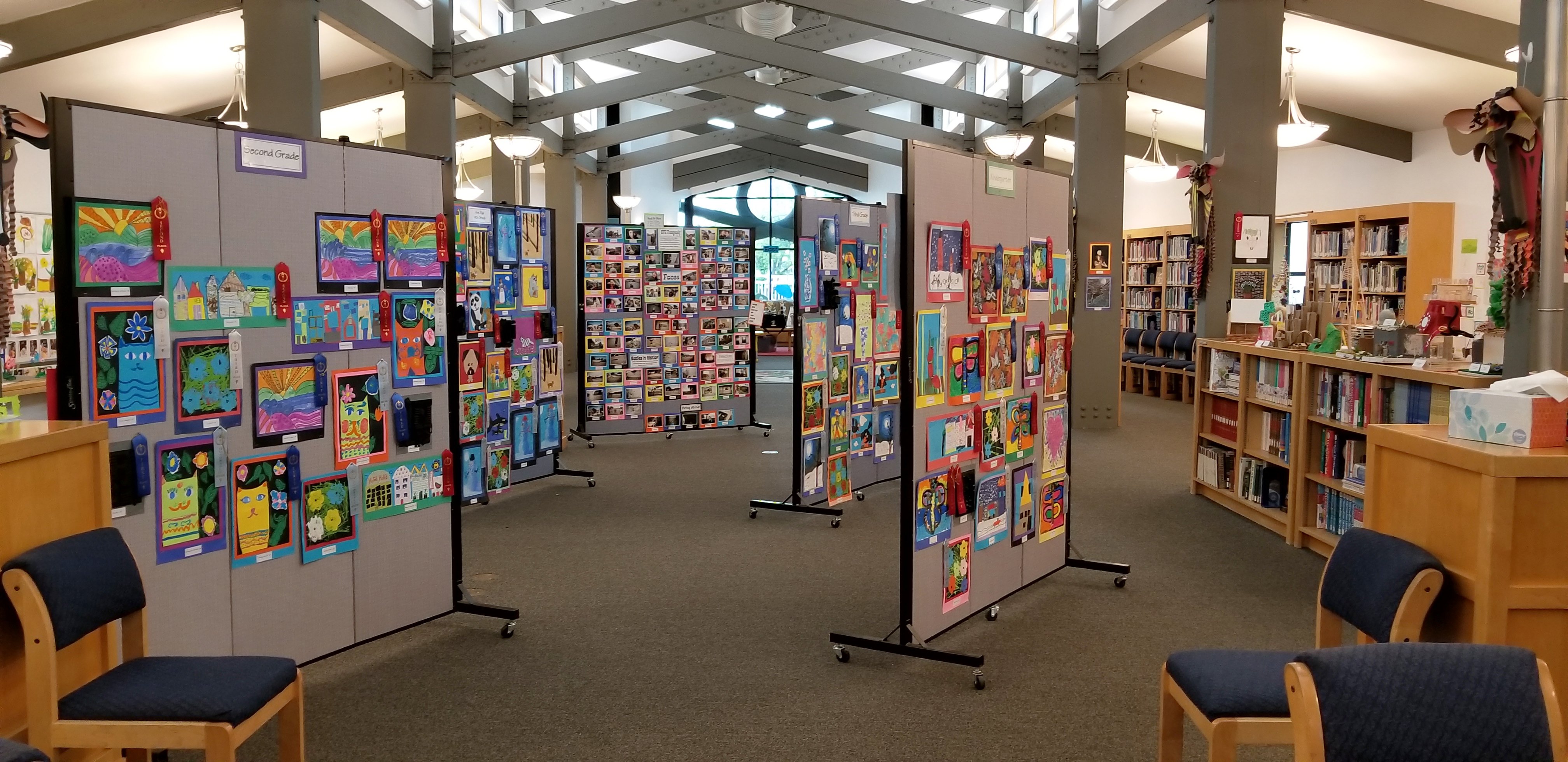 Simple to create art showcase with Screenflex art display systems